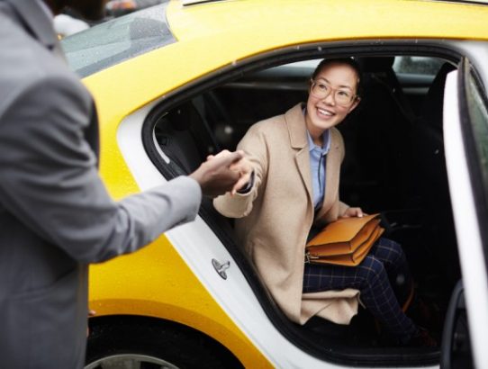 How to Save Time and Avoid Hassle: Pre-Scheduling Your Taxi Before Flight Arrivals